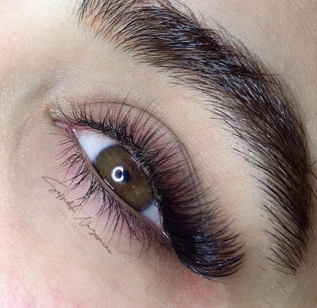 بهترین آرایشگاه اکستنشن مژه در تهران