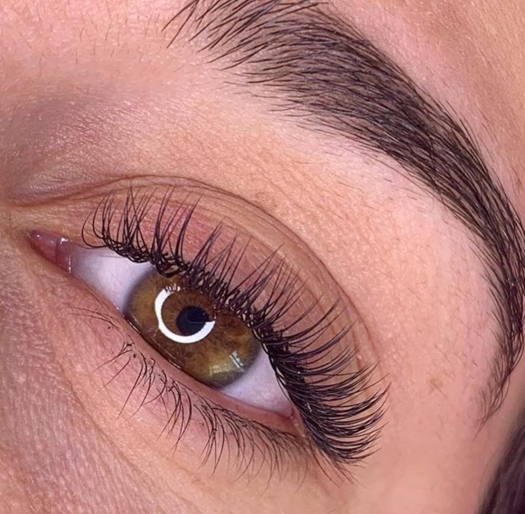 بهترین آرایشگاه اکستنشن مژه در تهران